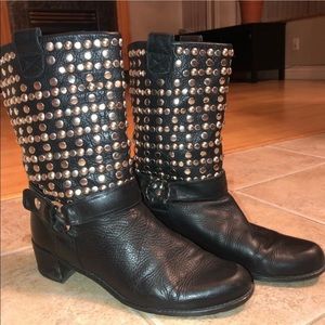 📌Stuart Weitzman Leather Studded Motto Boots
